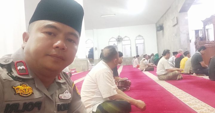 Anggota Polsek limbangan melaksanakan giat safari subuh