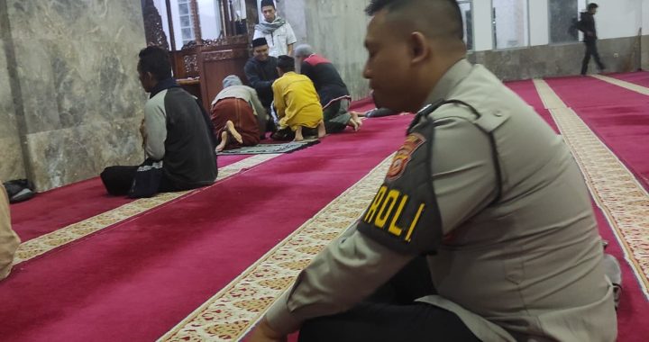 Bripka ridwan melaksanakan giat safari subuh dilanjutkan dengan silaturahmi kamtibmas