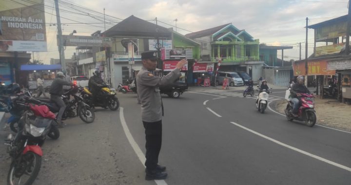 Anggota Polsek Cisurupan Melaksanakan Giat Gatur Pagi