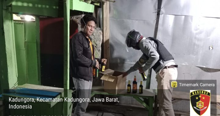 Unit Serse Polsek Kadungora Kolaborasi Unit Intel melaksanakan Patroli KRKYD Malam  *”GARUT LAUTAN BIRU”*