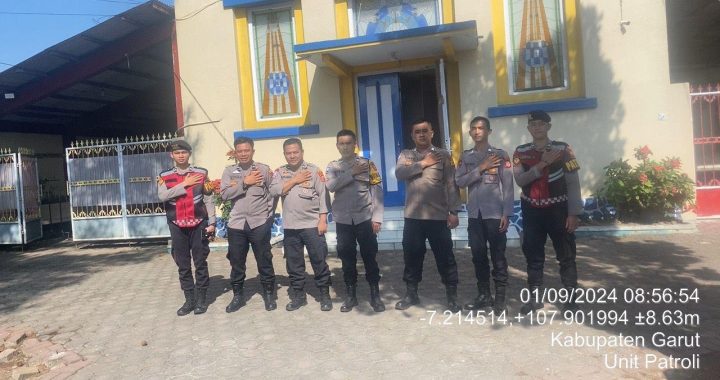 Aipda Yogi Anggota Samapta Polsek Garut Kota Lakukan Pengamanan Kebaktian Di Gereja Advent