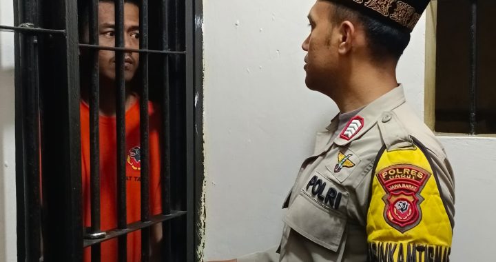 Untuk Menciptakan Rasa Aman, Personil Lakukan Pengecekan Rutin Tahanan di Rutan Polsek Tarogong Kaler