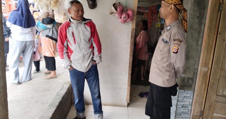 Hadir Ditengah Masyarakat Personil Polsek Cisurupan Melaksanakan Patroli Siang