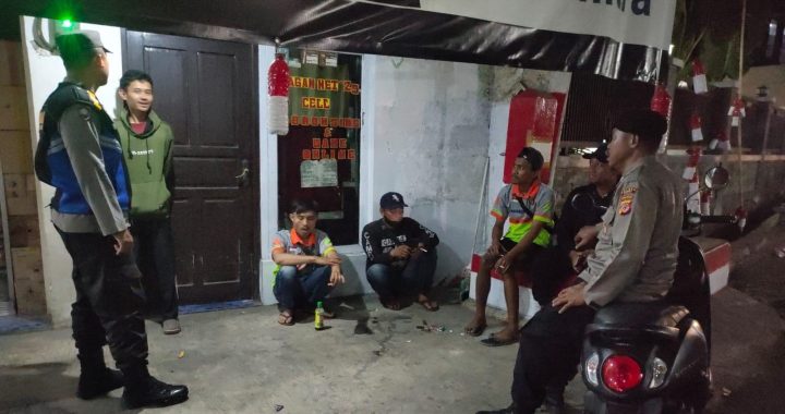 Panit Patroli 2 Polsek Wanaraja Sampaikan Informasi Bahaya Judi Ayam