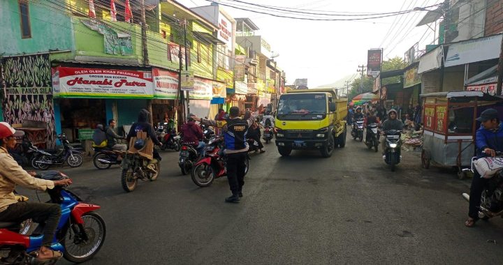 Totalitas Bhabinkamtibmas Pada Layanan Publik Pagi Hari