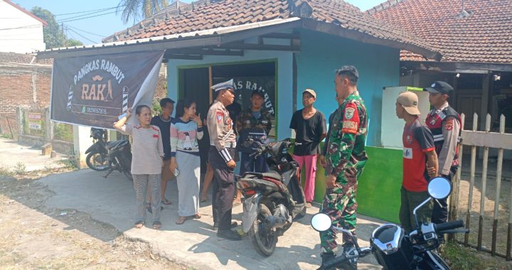 Anggota Polsek limbangan melaksanakan giat ngariung Kamtibmas