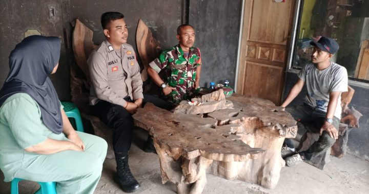 Anggota Polsek Limbangan melaksanakan giat sinergitas TNI Polri