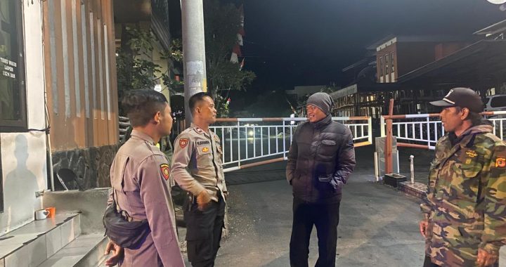 Briptu Adi Anggota Samapta Polsek Garut Kota Lakukan Patroli Presisi Malam