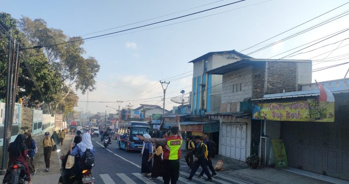 Kegiatan Rutin Gatur Rawan Pagi Di Wilkum Polsek Cisurupan