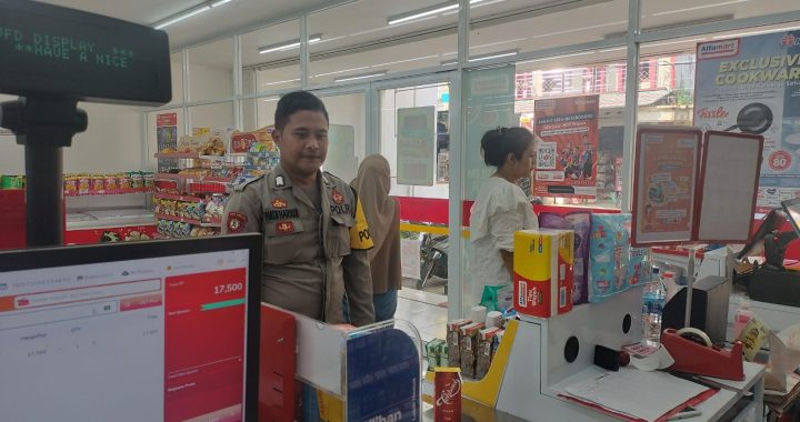 SINERGITAS TNI-POLRI ANGGOTA POLSEK PAMULIHAN  DAN  AJAK MASYARAKAT UNTUK BERPARTISIPASI MENJAGA WILAYAHNYA MASING-MASING SUPAYA WILAYAHNYA AMAN DAN NYAMAN DARI KEJAHATAN