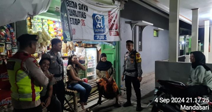 Unit Samapata beserta Piket Bhabinkamtibmas Polsek Kadungora Melaksanakan Patroli Dialogis kepada Warga yang sedang melaksanakan Aktivitas memberikan Rasa Aman dan Nyaman.