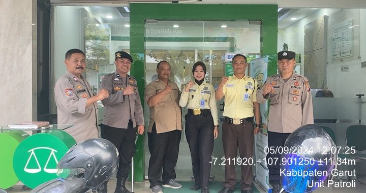 Anggota Piket Siaga Polsek Garut Kota Sambangi Kantor Pegadaian