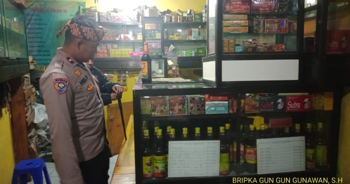 Berantas Peredaran Miras, Polsek Tarogong Kaler Laksanakan Operasi Rutin