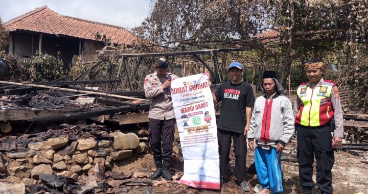 Personil Polsek Cisurupan Melaksanakan Giat Jumat Curhat