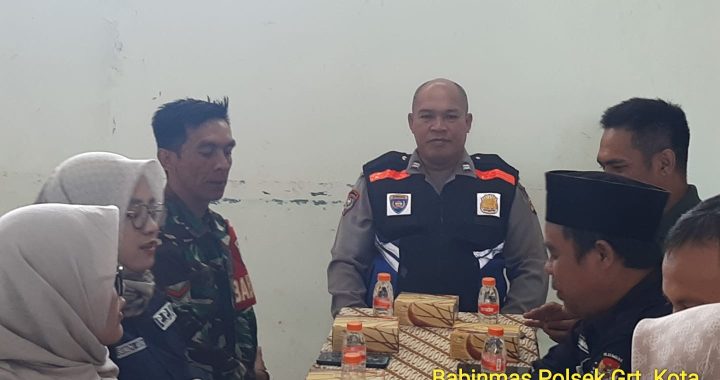 Anggota Bhabinkamtibmas Polsek Garut Kota Ngariung Kamtibmas Di Kelurahan Sukanegla