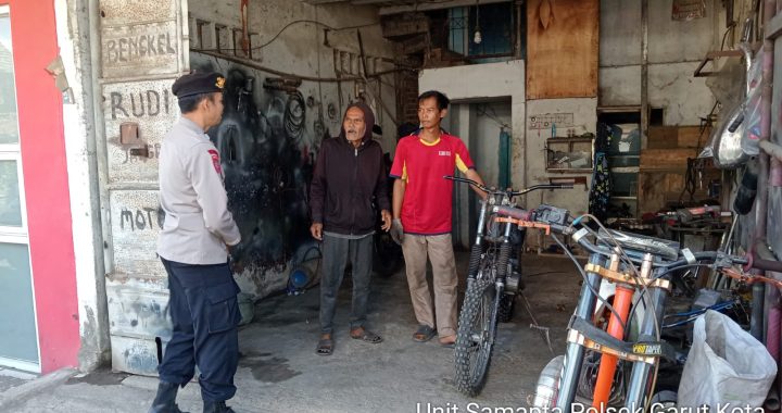 Bripka Ivan Anggota Polsek Garut Kota Lakukan Patroli Dialogis Lakukan Binluh Kamtibmas