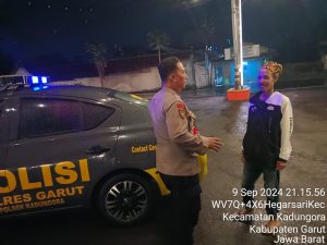 Anggota Samapta Polsek Kadungora Polres Garut Patroli Malam hari Cegah terjadinya Gangguan Kamtibmas