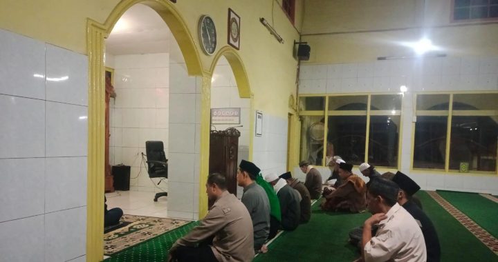 Bersama Polisi Wanaraja Ikut Shalat Subuh