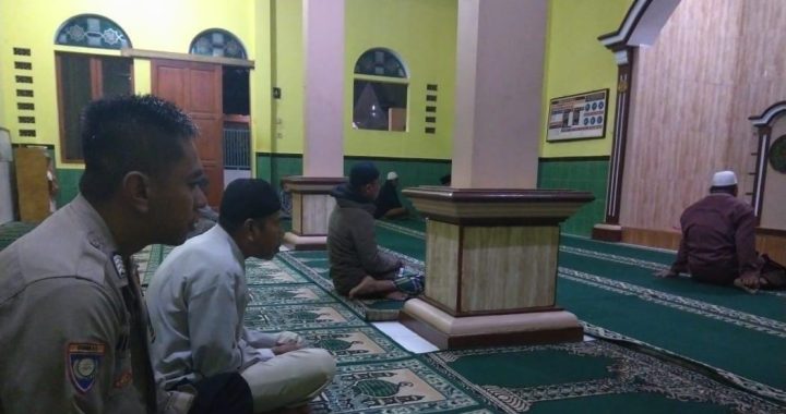 Bhabinkamtibmas Tingkatkan Iman Dengan Safari Subuh