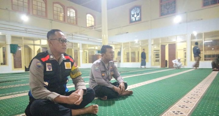 Bripka Irfan Tidak Lupa Ibadah Saat Bertugas