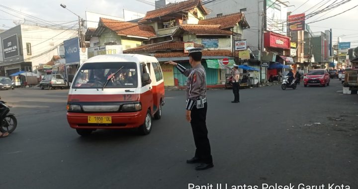 Jajaran Anggota Polsek Garut Kota Lakukan Rawan Pagi