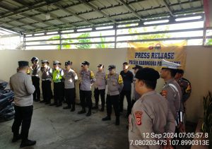 Personil Polsek Kadungora Polres Garut Melaksanakan Apel Pagi.