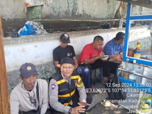 Bhabinkamtibmas Desa.Cikeumbulan Polsek Kadungora Sambang Warga Desa.Binaan.