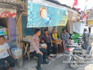 Anggota Samapta  Polsek Kadungora *Patroli Dialogis* sampaikan Pesan Kamtibmas kepada Masyarakat himbau Cegah terjadinya tindak Kejahatan agar Situasi tetap Aman Kondusif.