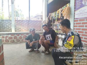 Bhabinkamtibmas Desa.Tanggulun Sambang Desa Menjalin Silaturahmi dan Memberikan Himbauan Pesan-pesan Kamtibmas.