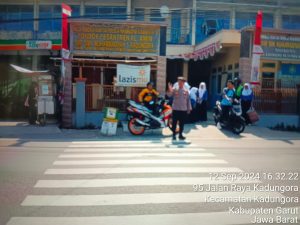 Unit Samapta Polsek Kadungora Polres Garut Pelayanan Prima  Kepada Masyarakat di pagi dan sore hari .