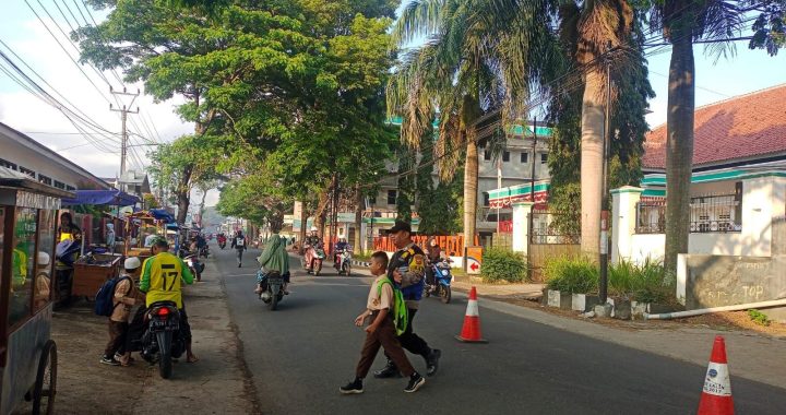 Polisi Bertugas Di Lokasi Rawan