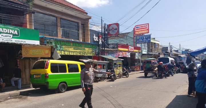 Polsek Wanaraja Atur Lalin Siang Hari