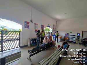 Unit Samapta Polsek Kadungora Polres Garut Berikan Himbauan Kamtibmas Pada Warga untuk Tingkatkan Kewaspadaan terhadap tindak Kejahatan.