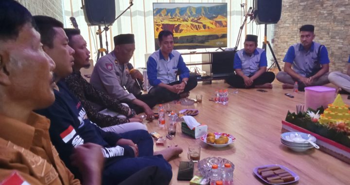 Kapolsek Pameungpeuk Dan Anggota Cooling System Bersama GAPEGAS Wujudkan Sitkamtibmas Stabil Tahapan Pilkada Tahun 2024