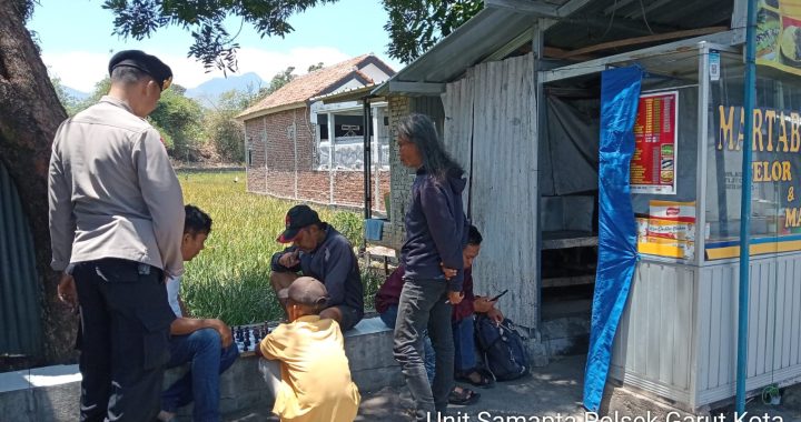 Patroli Samapta Polsek Garut Kota Lakukan Himbauan Kamtibmas Terhadap Warga Kelurahan Paminggir