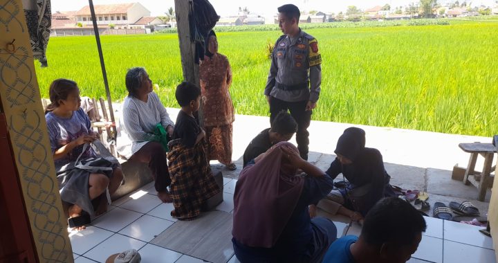 Babinkamtibmas Desa.Karangmulya Polsek Kadungora Sambang Warga Desa binaan untuk mewujudkan Kamtibmas Aman dan Kondusif