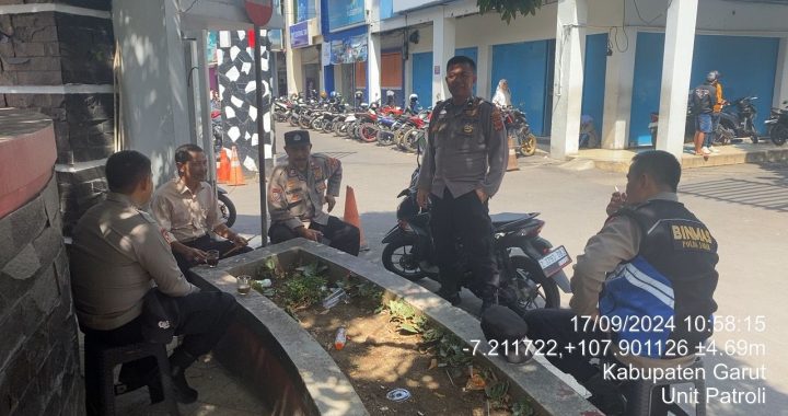 Anggota Patroli Presisi Polsek Garut Kota Ngariung Kamtibmas Di IBC Garut