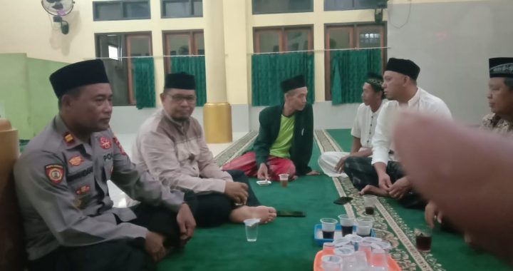 Kapolsek Cibalong Dan Anggota Sambang Warga Dalam BEYOND TRUST PRESISI