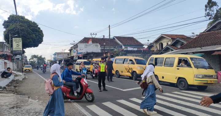 Polsek Cisurupan Melaksanakan Giat Gatur Sore