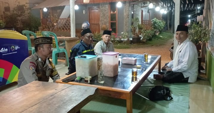 Wujudkan Sitkamtibmas Kondusif, Jajaran Polsek Pameungpeuk Cooling System Bersama Toga Ponpes Sinar Sari