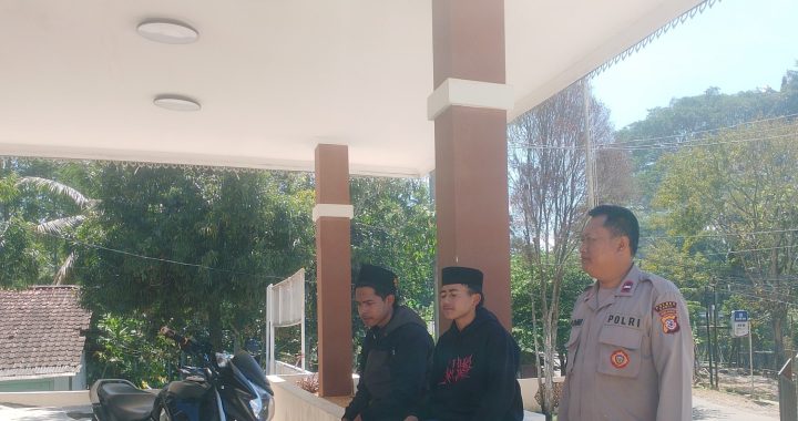 Personil Polsek Singajaya Berikan Himbauan Kamtibmas kepada warga Kp. Cibuntu Des. Singajaya Kec. Singajaya Kab. Garut