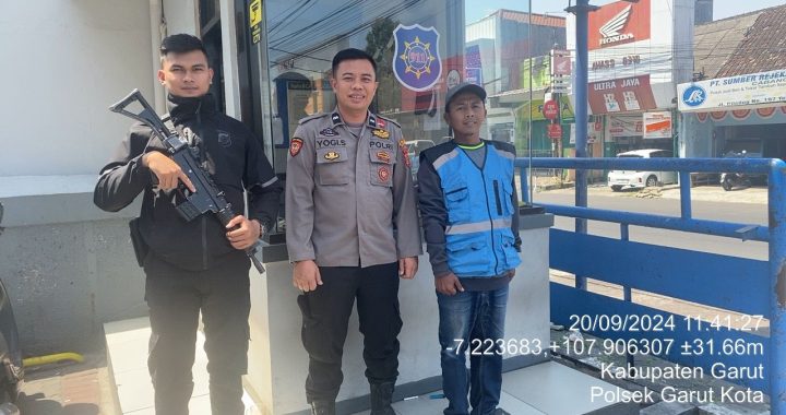 Unit Patroli Samapta Polsek Garut Kota Monitoring Kamtibmas Di Bank BCA