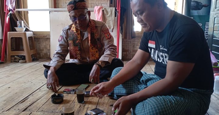 Kapolsek Dan Anggota Sambang Toga Desa Mandalakasih Dalam Cooling System Wujdkan Sitkamtibmas Stabil