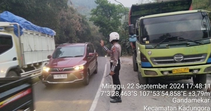 Unit Lalu Lintas Polsek Kadungora  Pelayanan terhadap Masyarakat Melaksanakan Pengaturan di Pagi dan Sore Hari di titik-titik Rawan Macet.