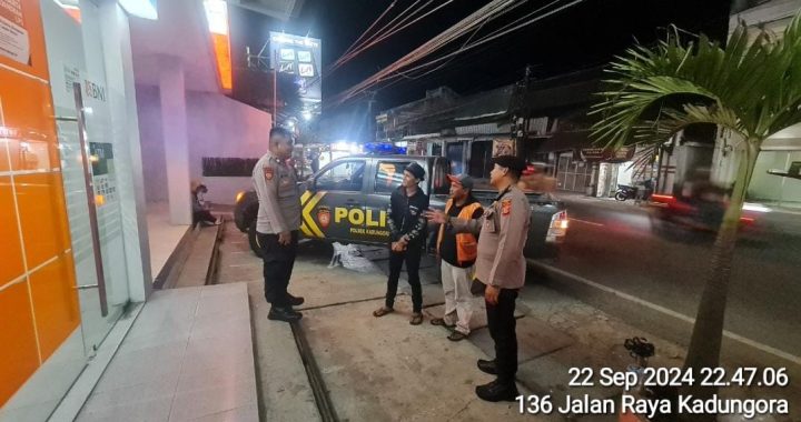 Unit Samapta Polsek Kadungora  melaksanakan Patroli Dialogis  Cegah terjadinya Kriminalitas dan Kejahatan.