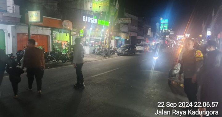 Unit Samapta beserta Unit Bhabinkamtibmas Polsek Kadungora  Himbau Pesan-pesan Kamtibmas kepada Warga Agar Waspada Aksi Kriminalitas dan Kejahatan.