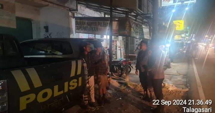 Unit Samapta Kolaborasi Unit Bhabinkamtibmas Polsek Kadungora Hadir di tengah Masyarakat memberikan Himbauan Agar bisa menjaga dan memelihara keamanan dan ketertiban masyarakat.