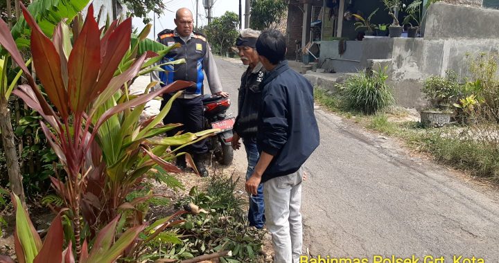 Aiptu Agus Bhabinkamtibmas Polsek Garut Kota Sambangi Warga Sukanegla