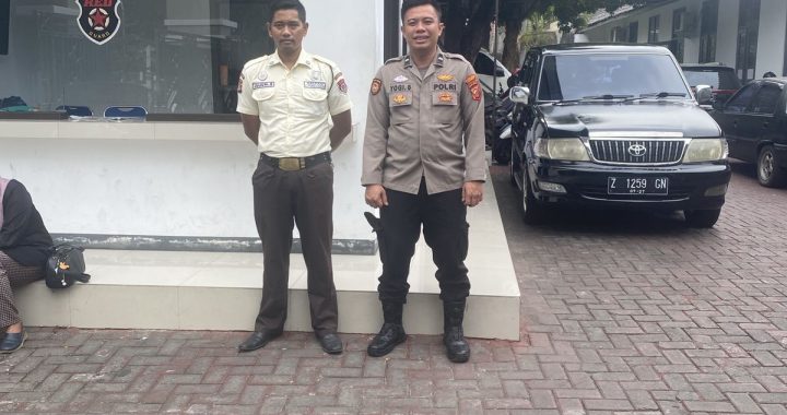 Unit Patroli Samapta Polsek Garut Kota Sambangi SMAN 11 Garut