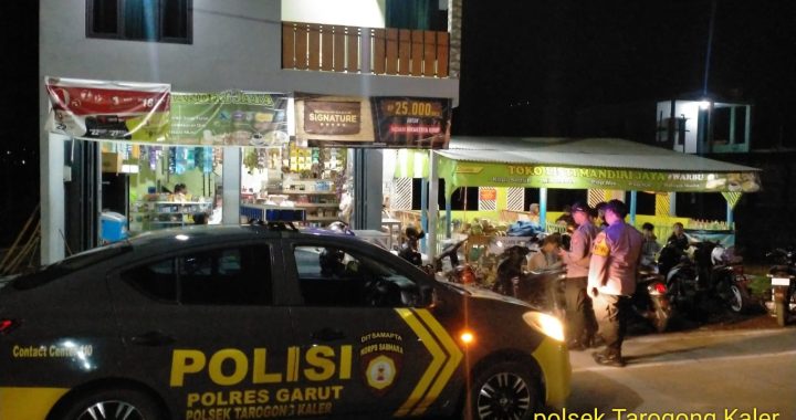 Patroli Malam Polsek Tarogong Kaler Bubarkan Remaja Nongkrong di Jl. Letjen Ibrahim Adjie